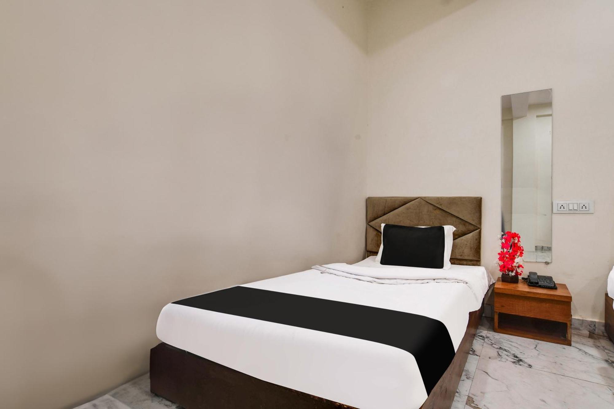 Hotel O Ujjain Near Hari Fatak Экстерьер фото